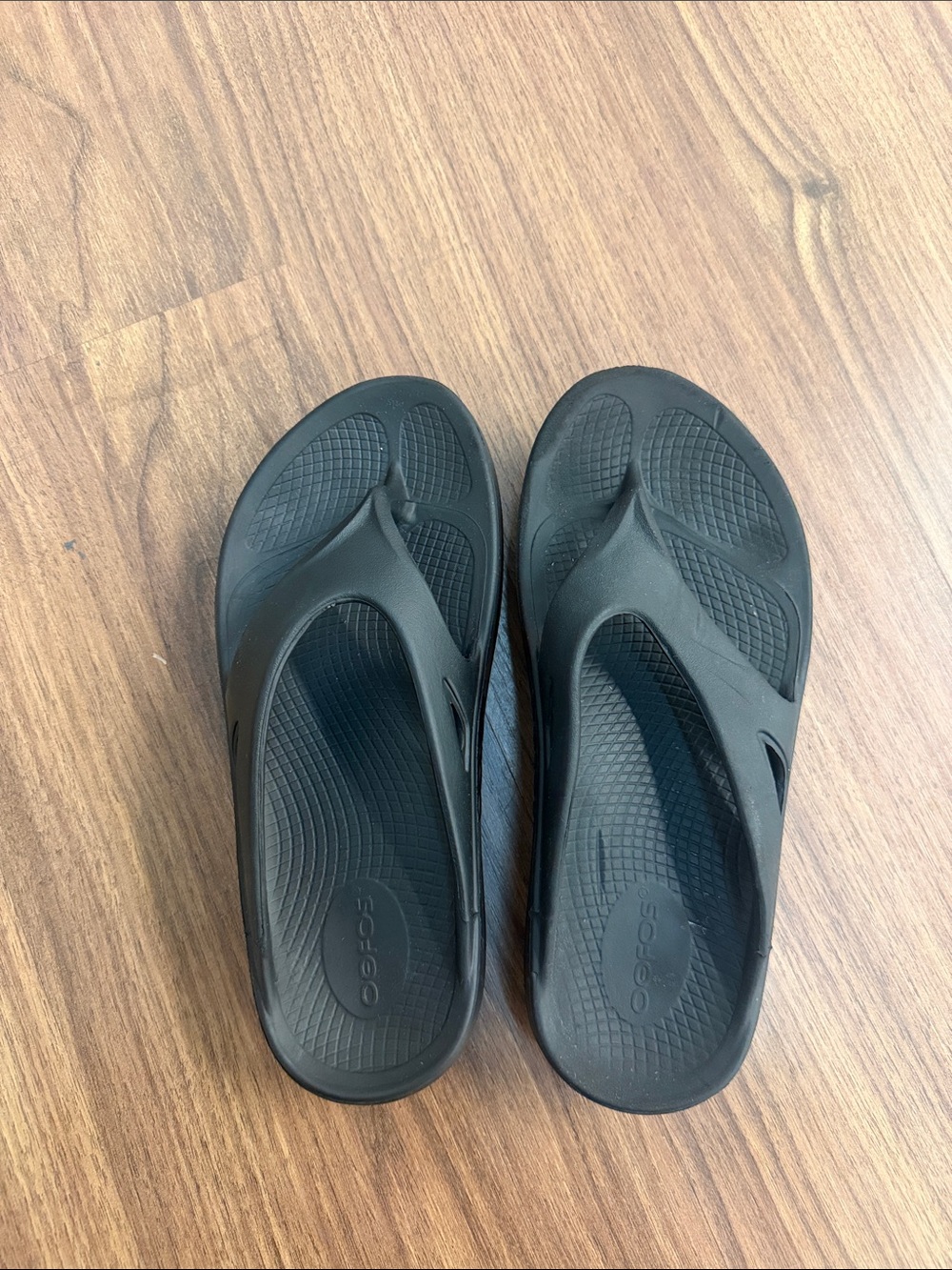 OOFOS Women’s Black Recovery Flip-Flop Sandals
